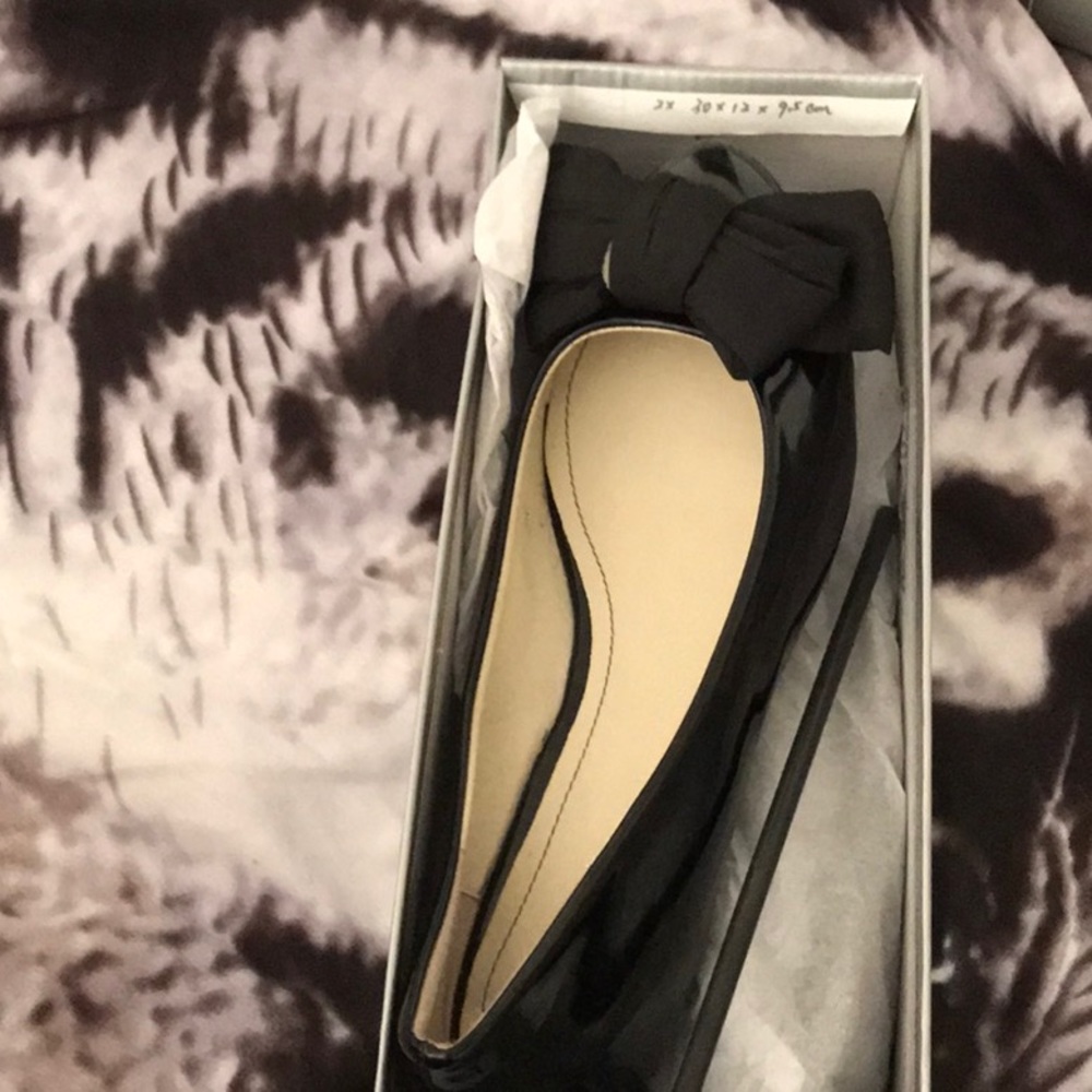 Relent Bowtie Chelsea Flat